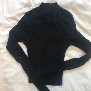 Ribbed cropped turtle neck